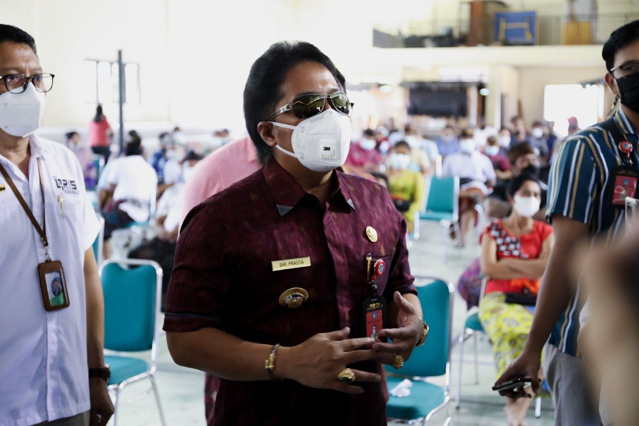 podiumnews.com-Hindari Kerumunan, Badung Terapkan Pembayaran BLT Sistem QR Code